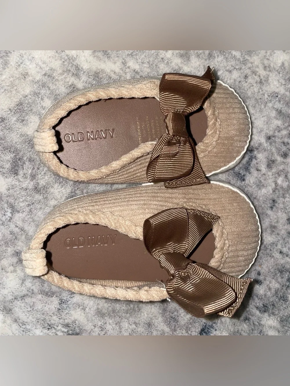 Old Navy bow shoes size 18-24 months